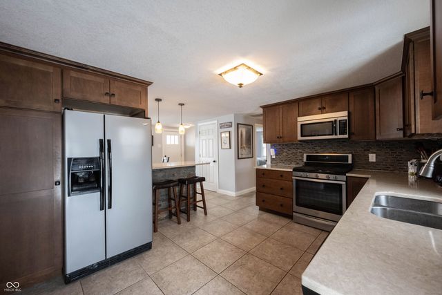 7944 W 1000 S, Fortville, IN 46040