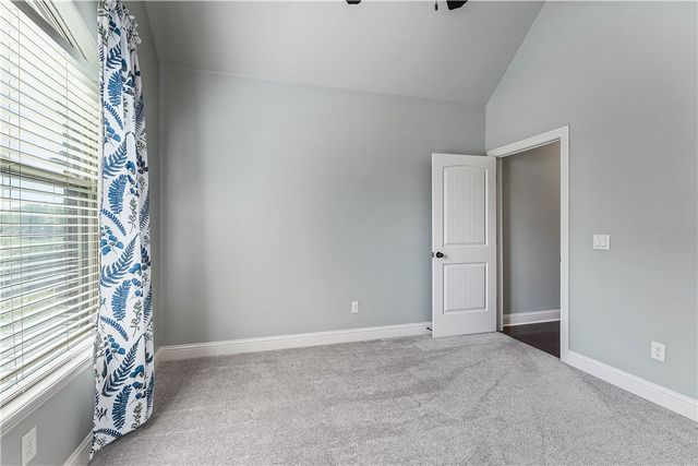 3657 N Lalique Lane, Fayetteville, AR 72704