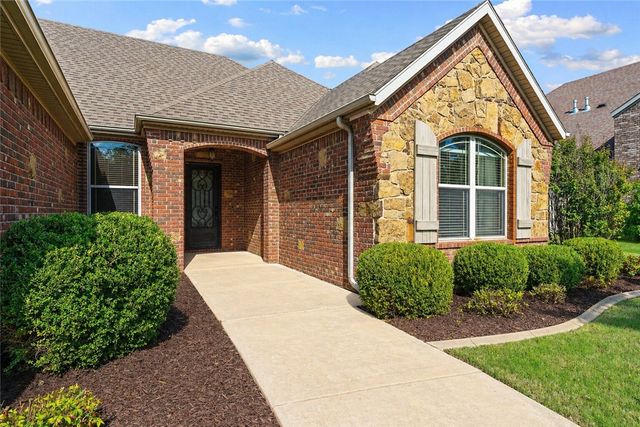 3657 N Lalique Lane, Fayetteville, AR 72704