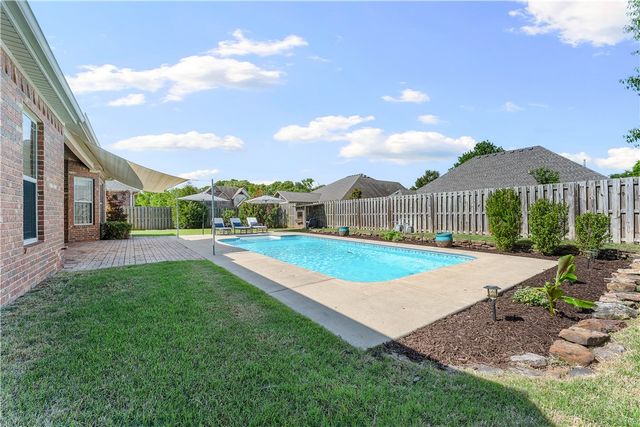3657 N Lalique Lane, Fayetteville, AR 72704