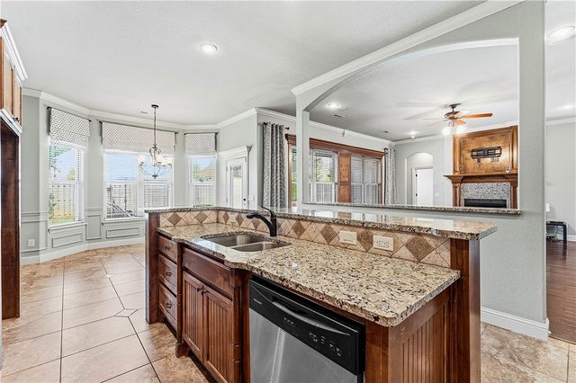3657 N Lalique Lane, Fayetteville, AR 72704