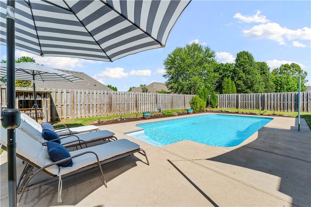 3657 N Lalique Lane, Fayetteville, AR 72704