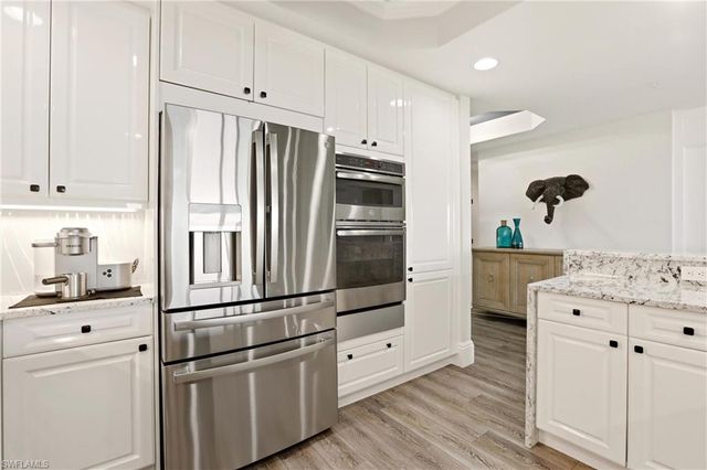 425 Cove Tower DR 1002, Naples, FL 34110