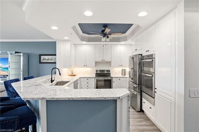 425 Cove Tower DR 1002, Naples, FL 34110