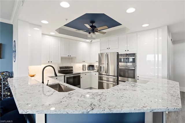 425 Cove Tower DR 1002, Naples, FL 34110