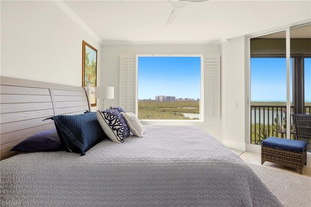 425 Cove Tower DR 1002, Naples, FL 34110