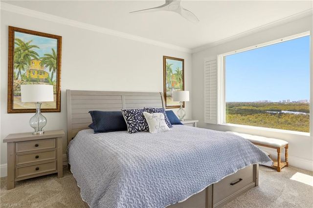 425 Cove Tower DR 1002, Naples, FL 34110