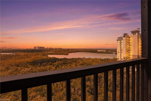 425 Cove Tower DR 1002, Naples, FL 34110