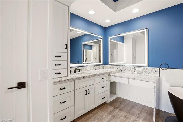 425 Cove Tower DR 1002, Naples, FL 34110