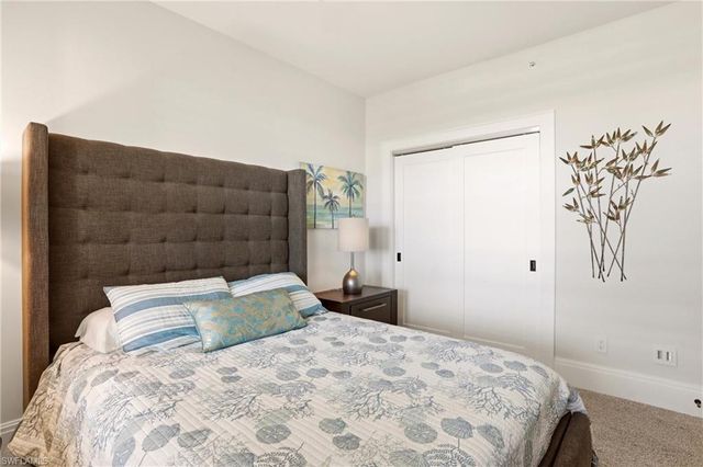 425 Cove Tower DR 1002, Naples, FL 34110