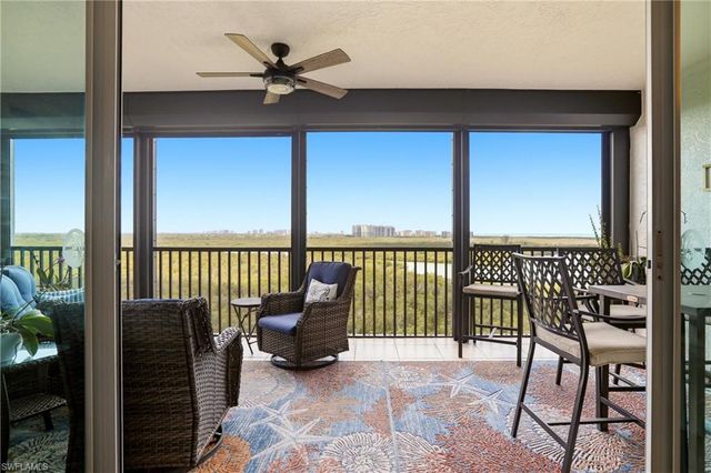 425 Cove Tower DR 1002, Naples, FL 34110