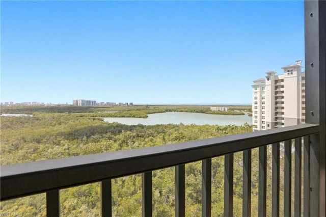 425 Cove Tower DR 1002, Naples, FL 34110