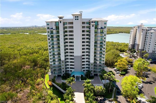 425 Cove Tower DR 1002, Naples, FL 34110