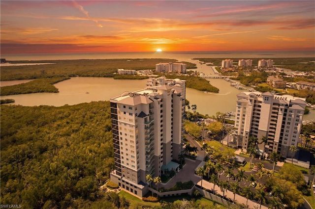 425 Cove Tower DR 1002, Naples, FL 34110