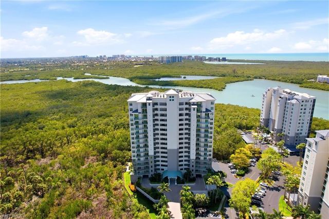 425 Cove Tower DR 1002, Naples, FL 34110