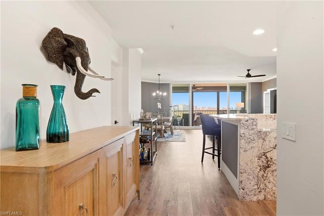 425 Cove Tower DR 1002, Naples, FL 34110