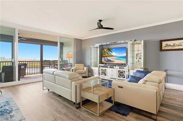 425 Cove Tower DR 1002, Naples, FL 34110