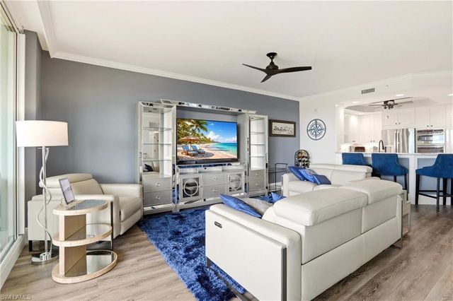 425 Cove Tower DR 1002, Naples, FL 34110