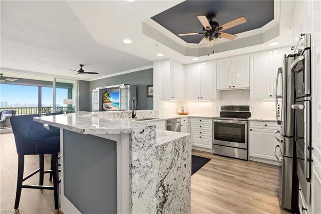 425 Cove Tower DR 1002, Naples, FL 34110