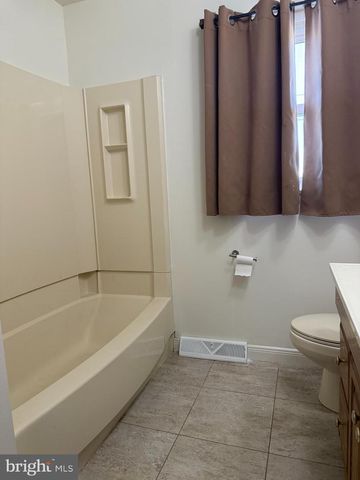 190 DARR AVE, Carlisle, PA 17013