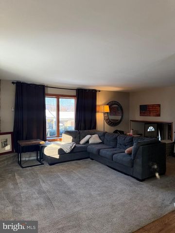 190 DARR AVE, Carlisle, PA 17013