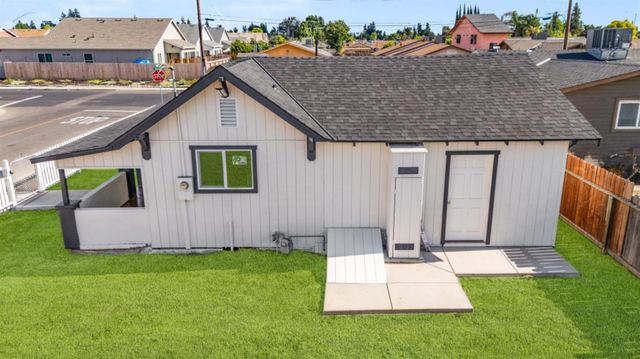 6301 Palmer Ave, Riverbank, CA 95367