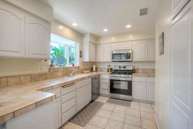 217 Sanford Street, Encinitas, CA 92024