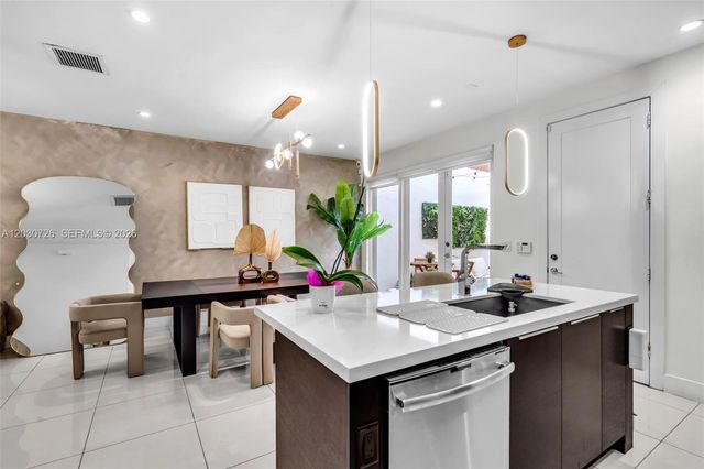 10545 NW 63rd Ter, Doral, FL 33178