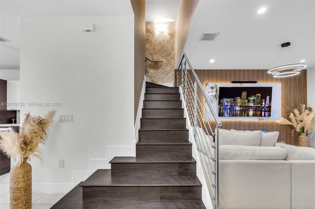10545 NW 63rd Ter, Doral, FL 33178