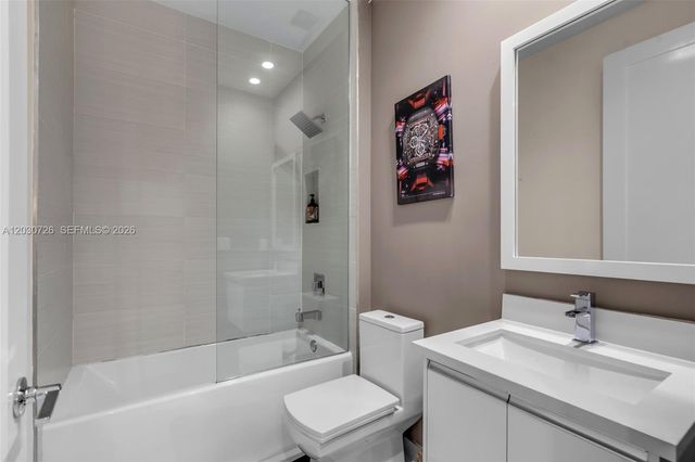 10545 NW 63rd Ter, Doral, FL 33178