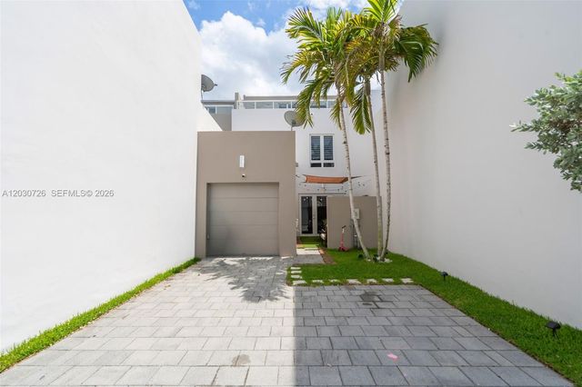 10545 NW 63rd Ter, Doral, FL 33178