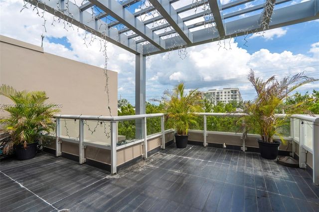 10545 NW 63rd Ter, Doral, FL 33178