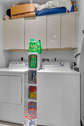 10545 NW 63rd Ter, Doral, FL 33178