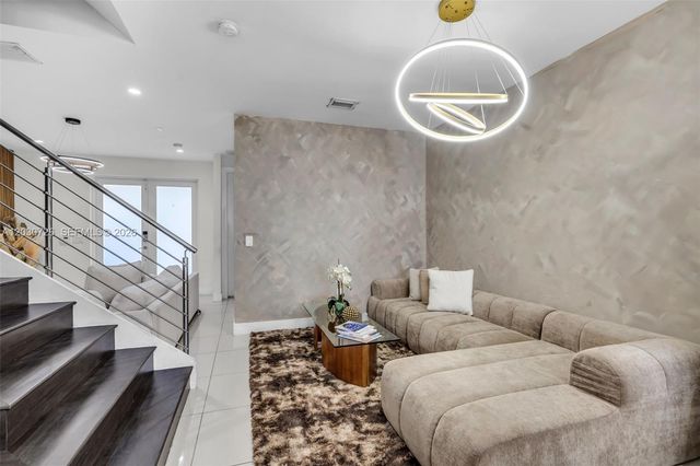 10545 NW 63rd Ter, Doral, FL 33178