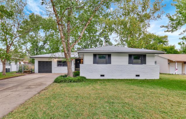 962 N Country Acres Ave, Wichita, KS 67212