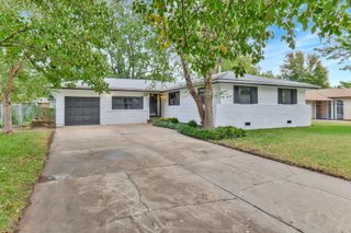 962 N Country Acres Ave, Wichita, KS 67212