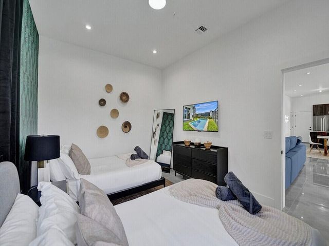 1220 NE 15th Avenue, Fort Lauderdale, FL 33304