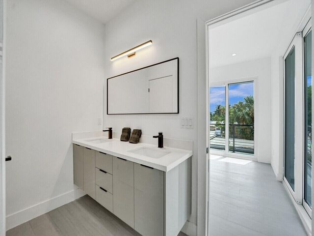 1220 NE 15th Avenue, Fort Lauderdale, FL 33304