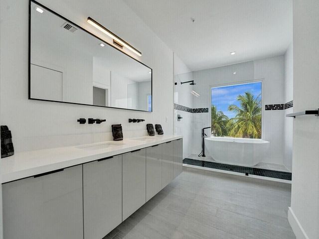 1220 NE 15th Avenue, Fort Lauderdale, FL 33304