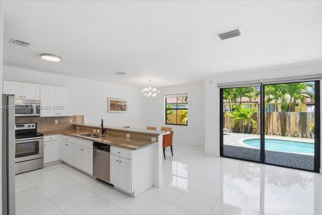 9777 NW 8th Ter 0, Miami, FL 33172