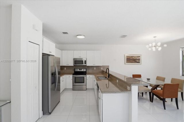 9777 NW 8th Ter 0, Miami, FL 33172