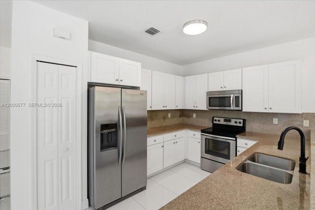 9777 NW 8th Ter 0, Miami, FL 33172