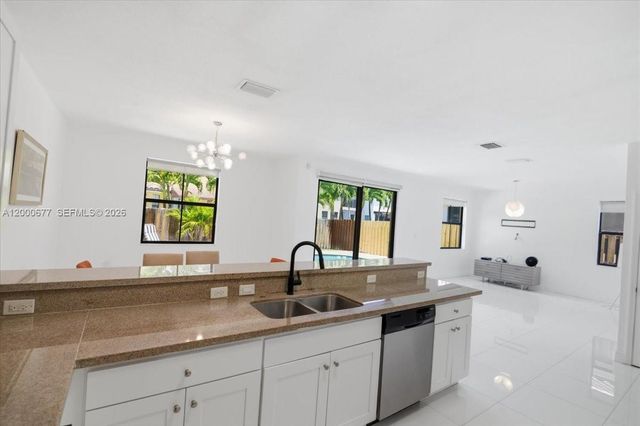 9777 NW 8th Ter 0, Miami, FL 33172