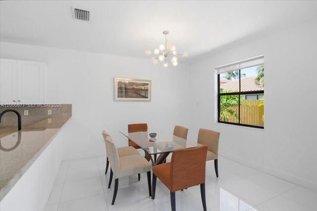 9777 NW 8th Ter 0, Miami, FL 33172