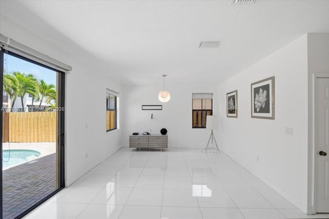 9777 NW 8th Ter 0, Miami, FL 33172