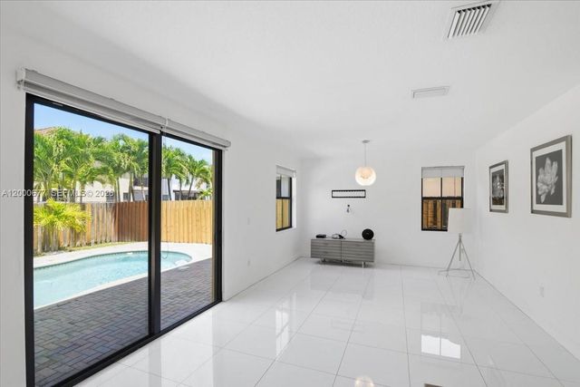 9777 NW 8th Ter 0, Miami, FL 33172