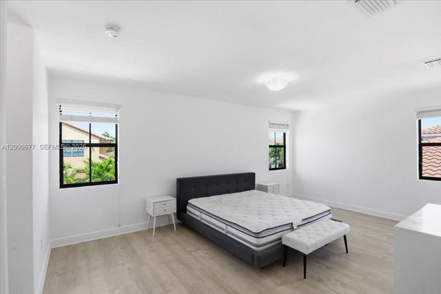 9777 NW 8th Ter 0, Miami, FL 33172