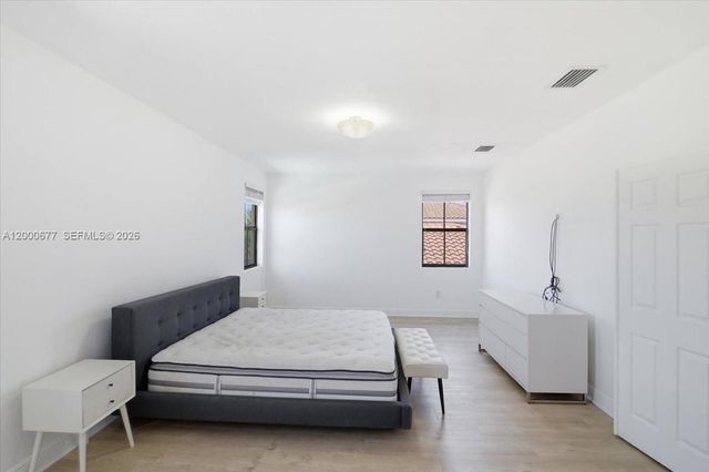 9777 NW 8th Ter 0, Miami, FL 33172