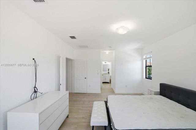 9777 NW 8th Ter 0, Miami, FL 33172