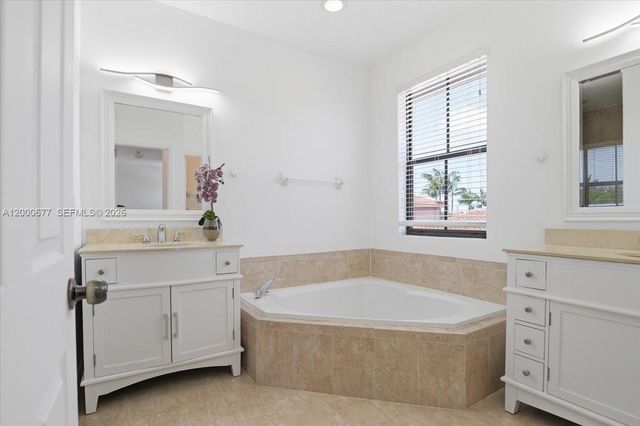 9777 NW 8th Ter 0, Miami, FL 33172